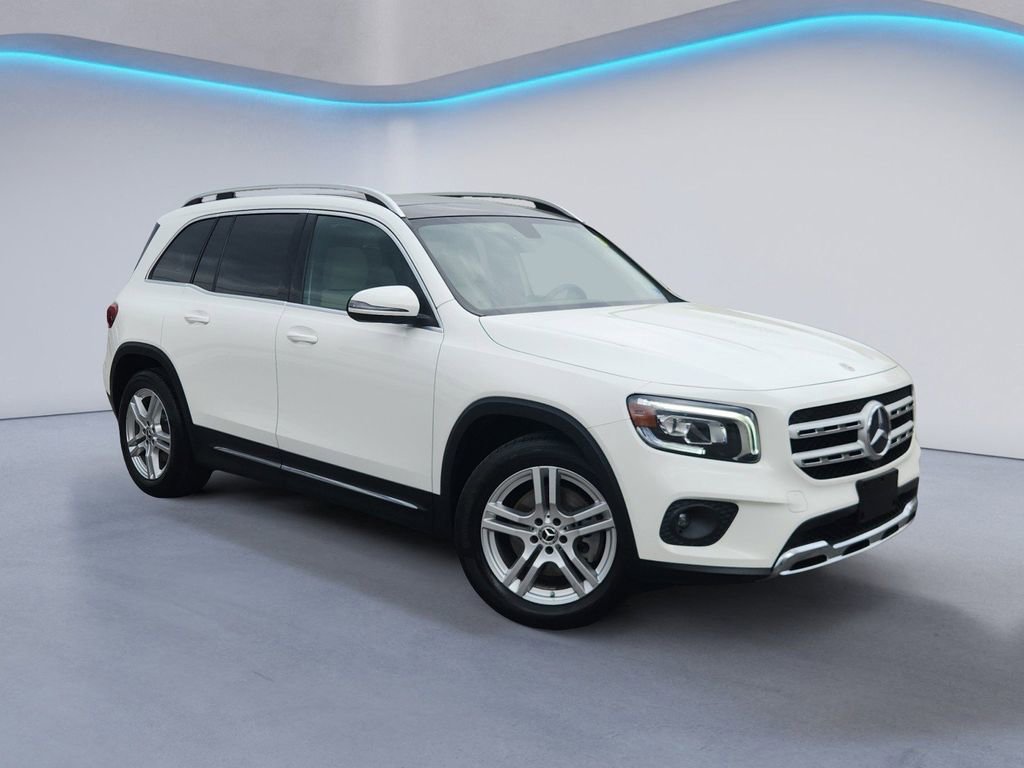Used 2021 Mercedes-Benz GLB 250 4MATIC image 2