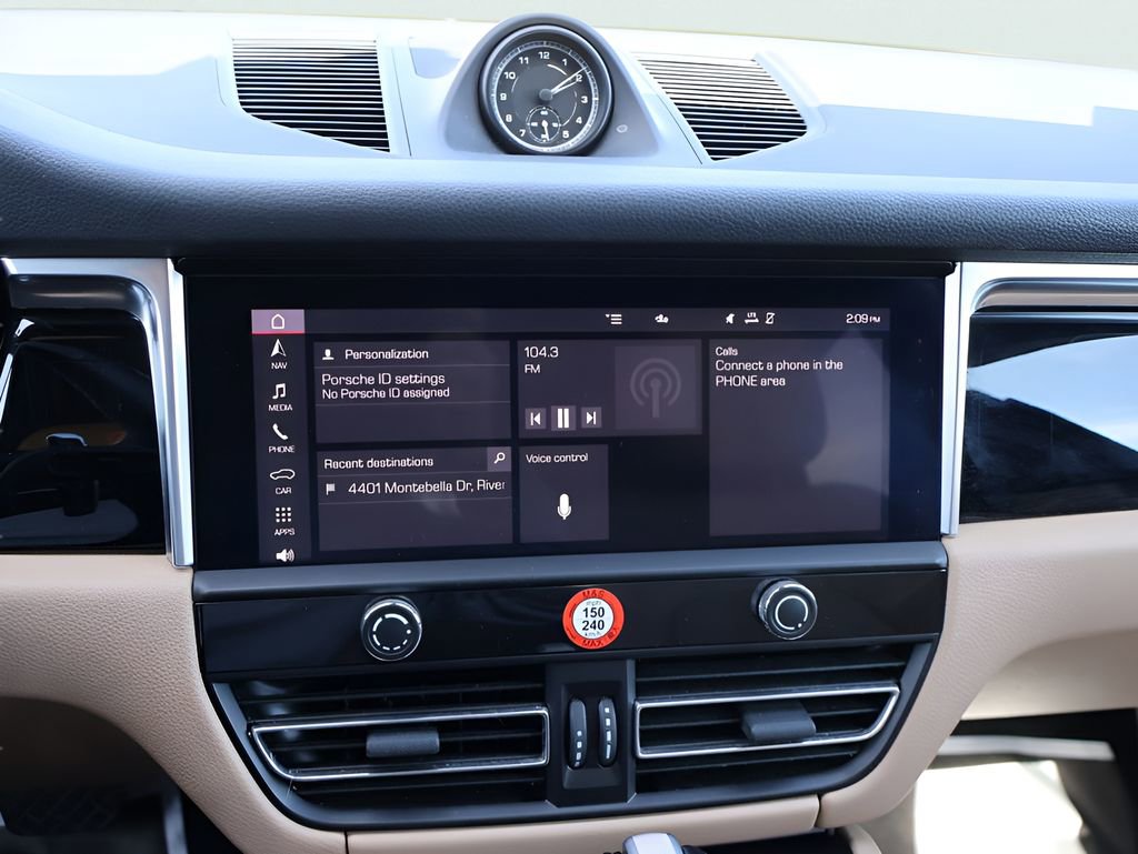 Certified 2023 Porsche Macan image 23