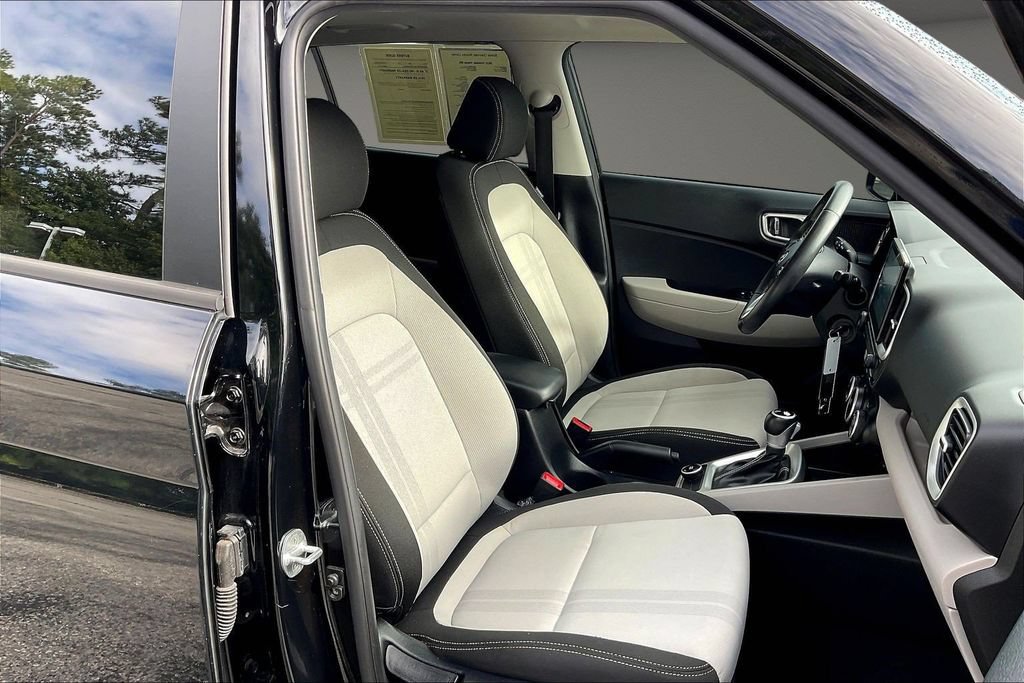 Used 2022 Hyundai Venue SEL FWD image 31