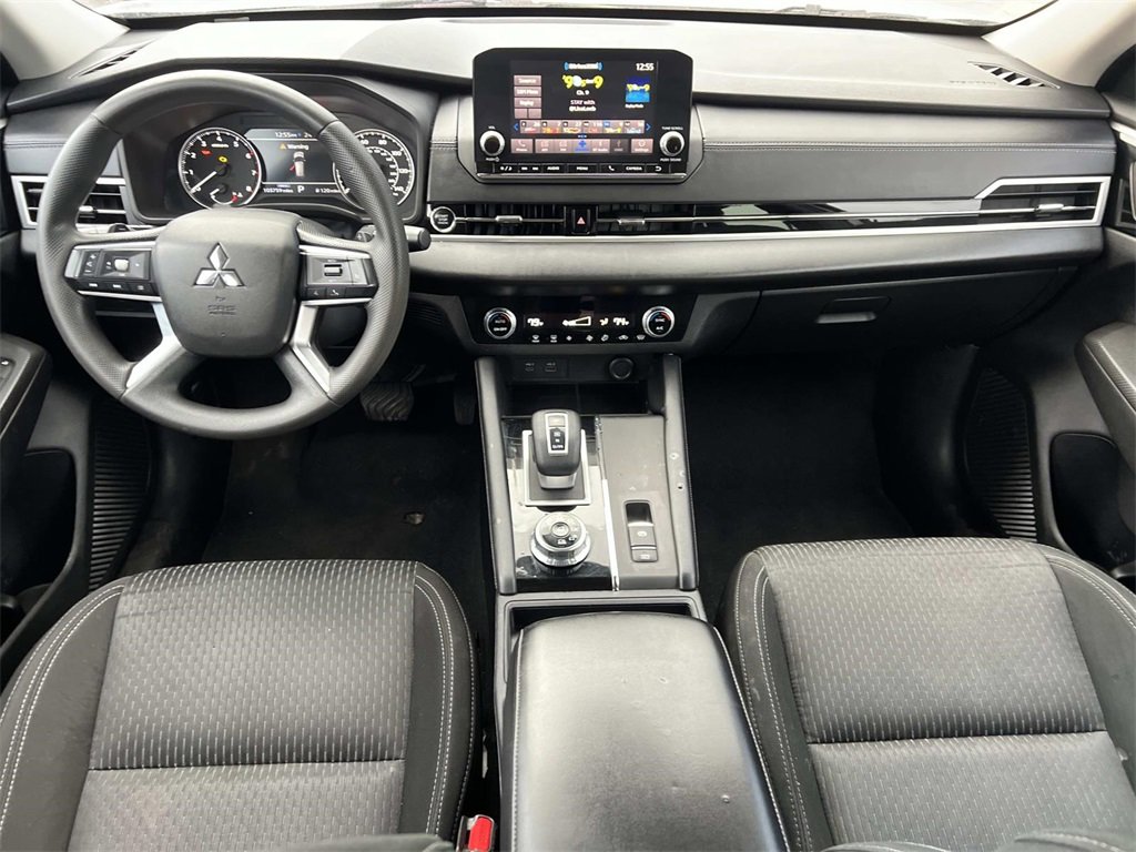 Used 2022 Mitsubishi Outlander ES image 3