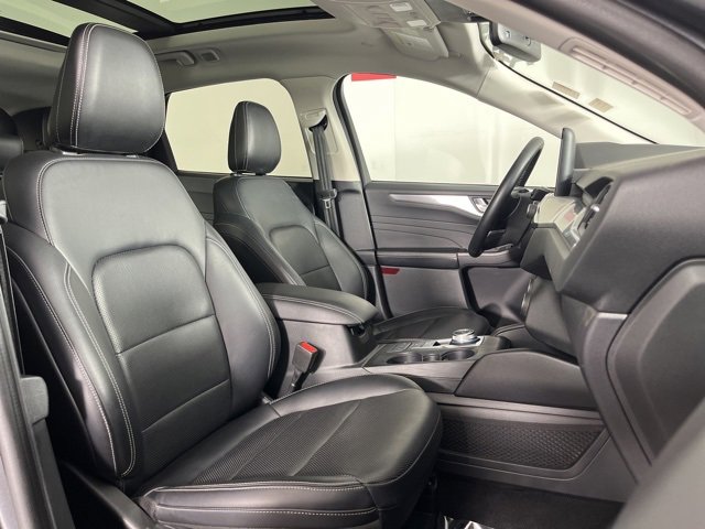 Used 2022 Ford Escape Titanium image 34