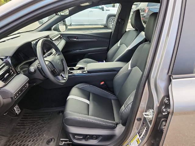 Used 2025 Toyota Camry SE FWD image 13
