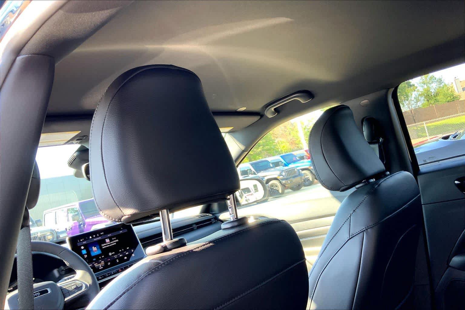 New 2026 Jeep Compass Latitude AWD/4WD image 16