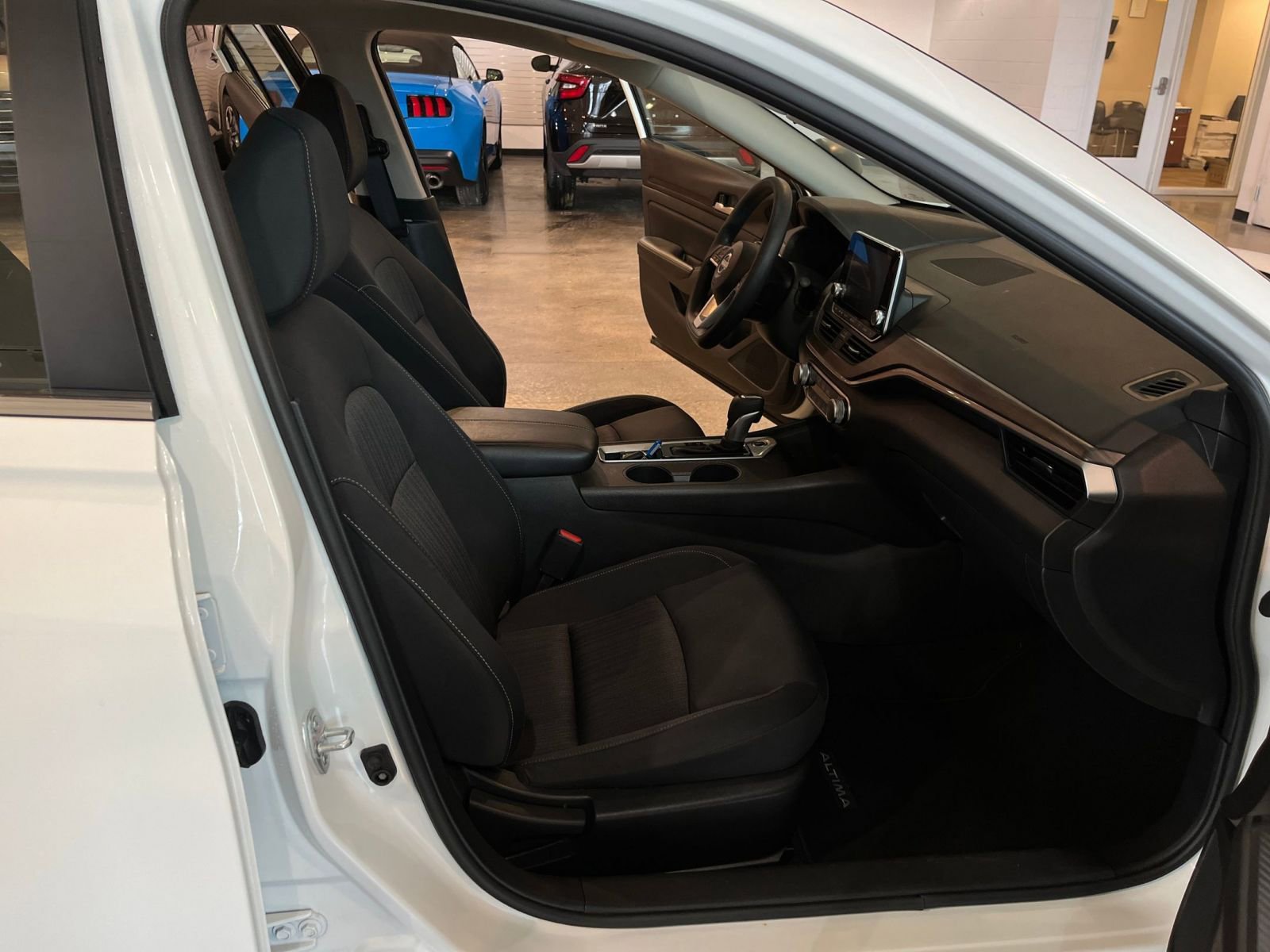 Used 2025 Nissan Altima 2.5 SV image 35