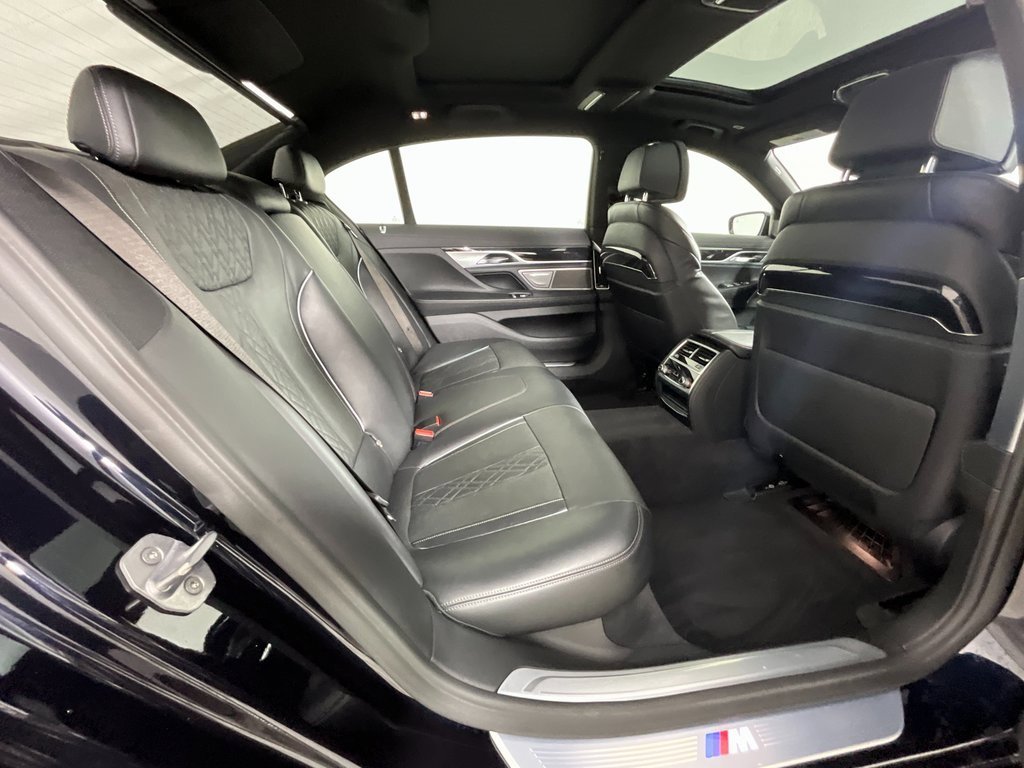 Used 2019 BMW 750i image 22