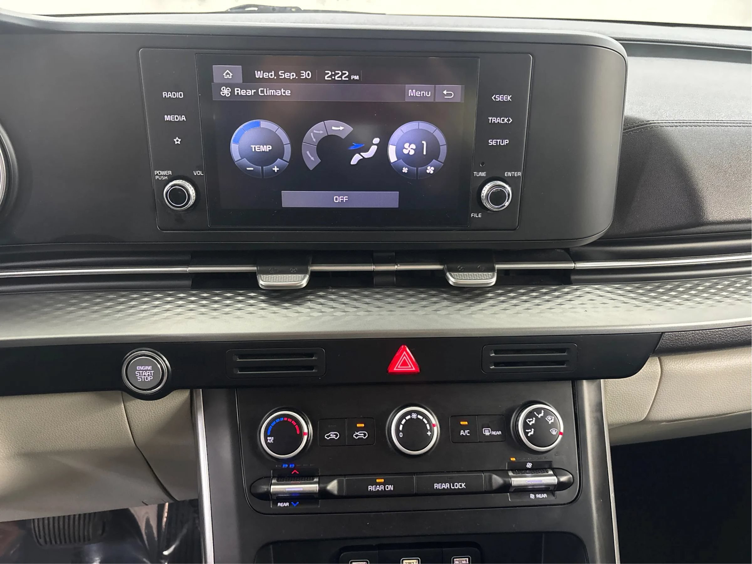 Used 2022 Kia Carnival LX FWD image 35