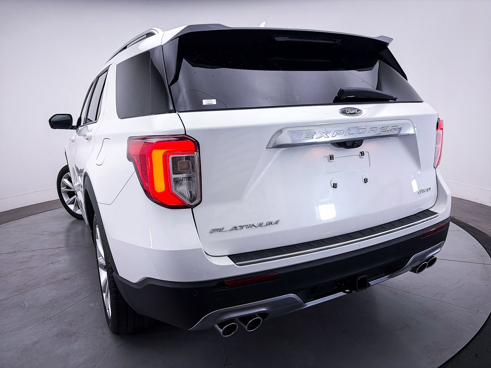 Used 2023 Ford Explorer Platinum w/ Technology Package AWD/4WD image 10