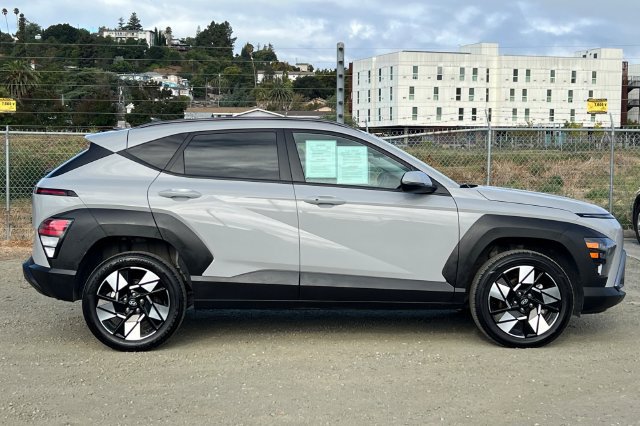 Used 2025 Hyundai Kona SEL AWD/4WD image 3