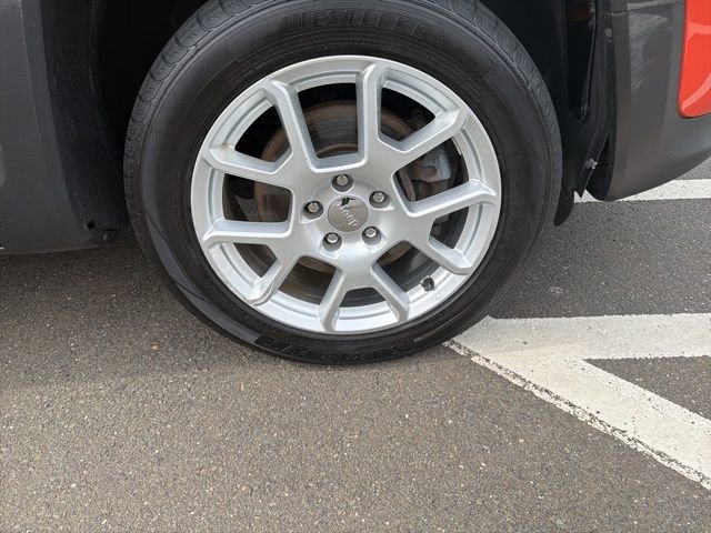 Used 2020 Jeep Renegade Latitude w/ Cold Weather Group image 25