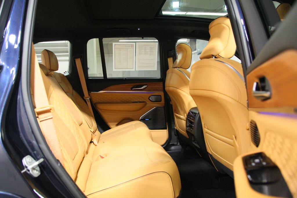 Used 2024 Jeep Grand Cherokee Summit AWD/4WD image 25