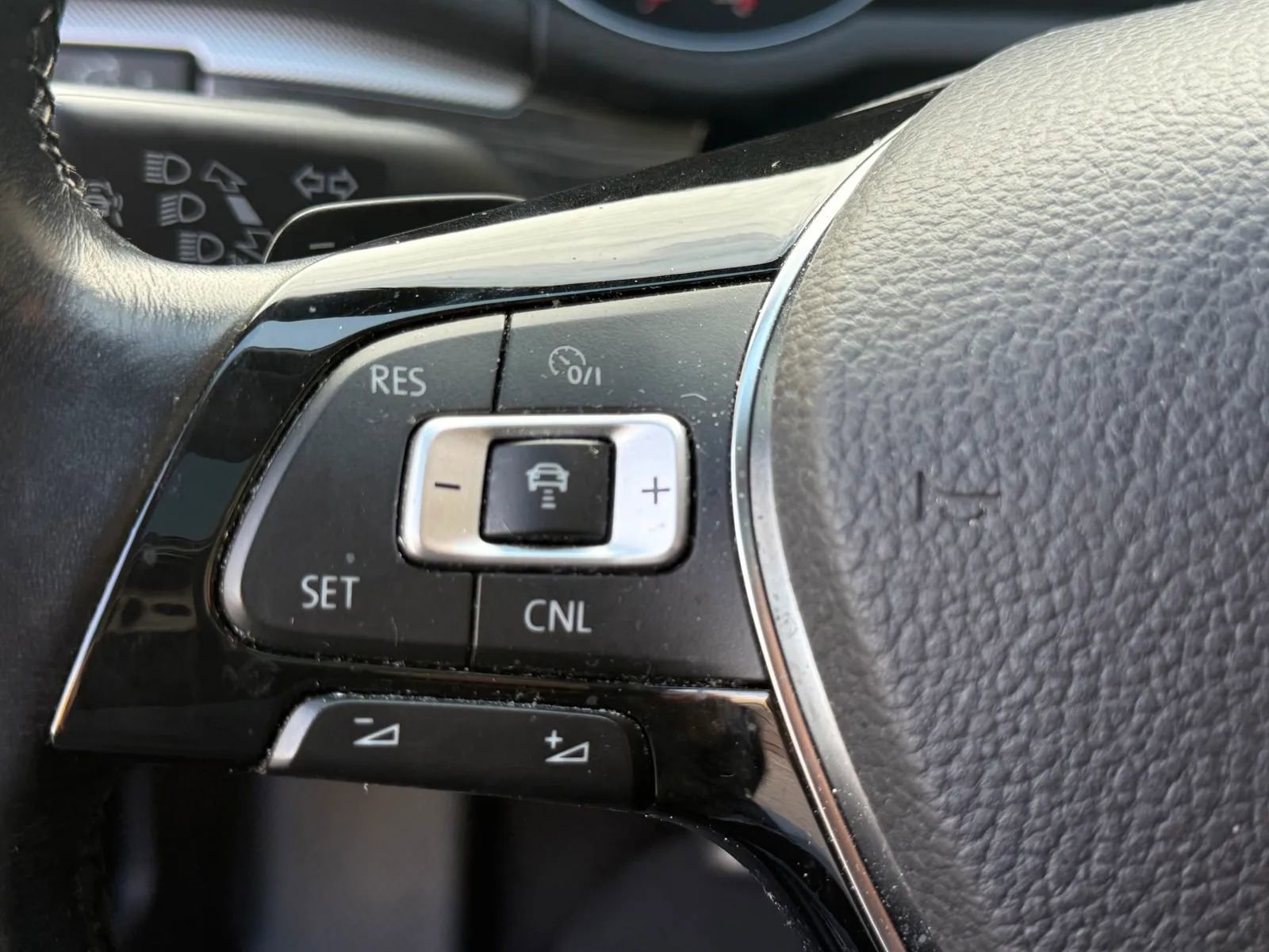 Used 2018 Volkswagen Passat 3.6 SEL Premium image 22