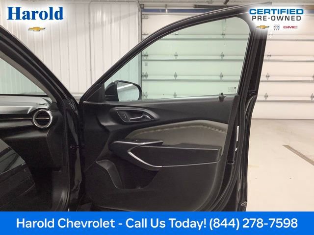 Used 2025 Chevrolet Trax ACTIV image 11