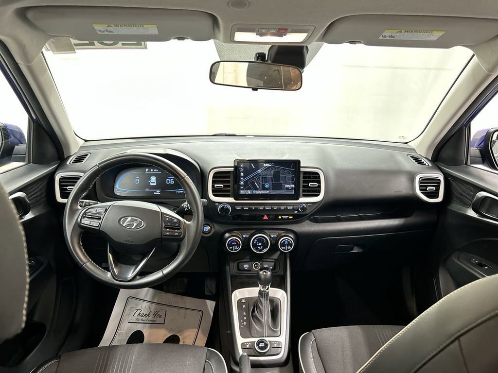 Used 2023 Hyundai Venue Limited FWD image 19