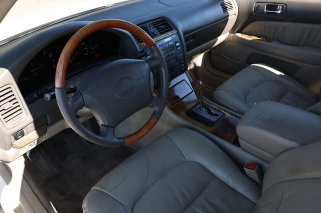 Used 1999 Lexus LS 400 image 4