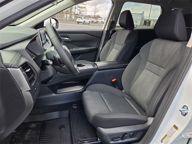 Certified 2025 Nissan Rogue SV image 5