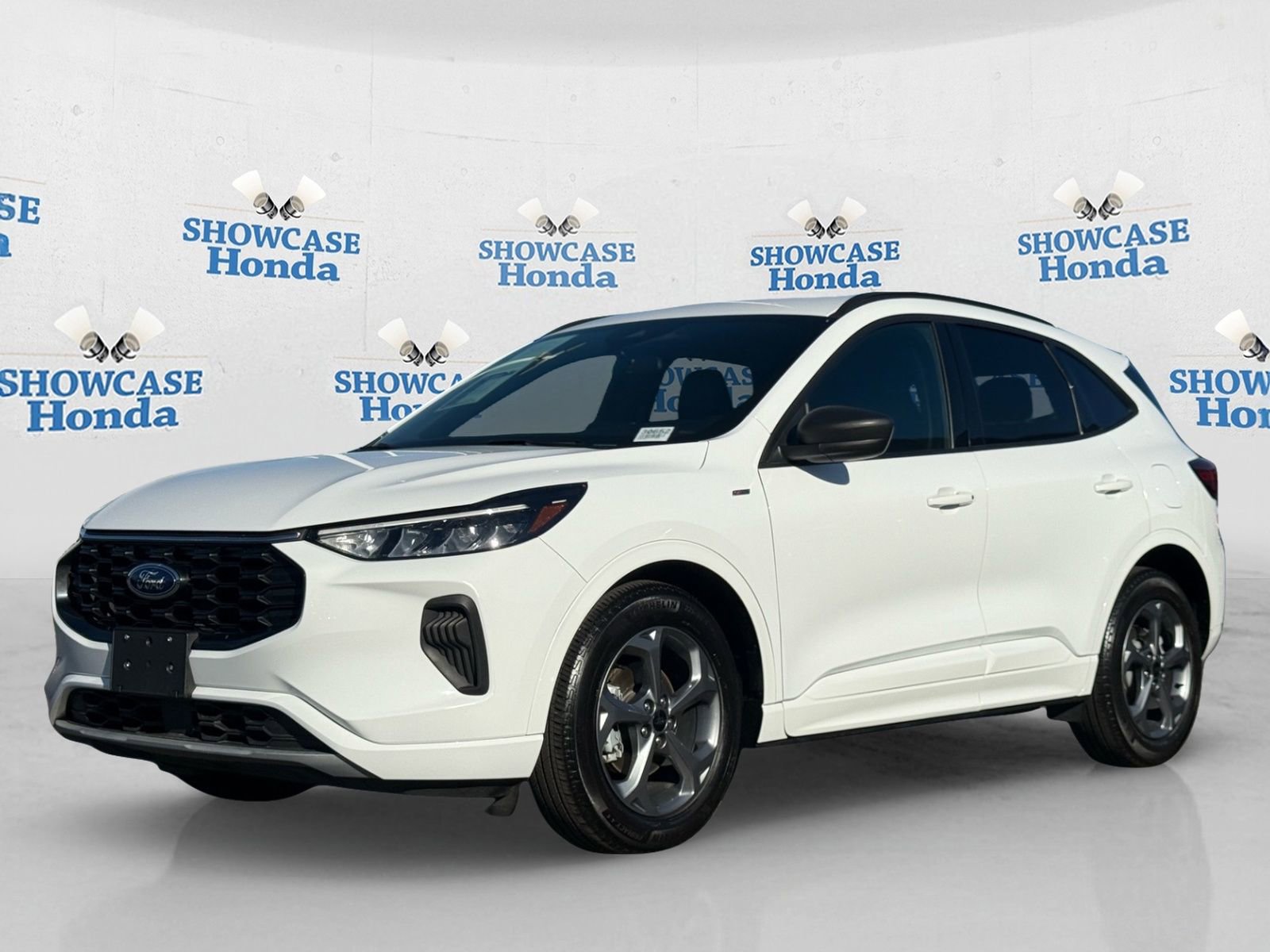 Used 2023 Ford Escape ST-Line image 2