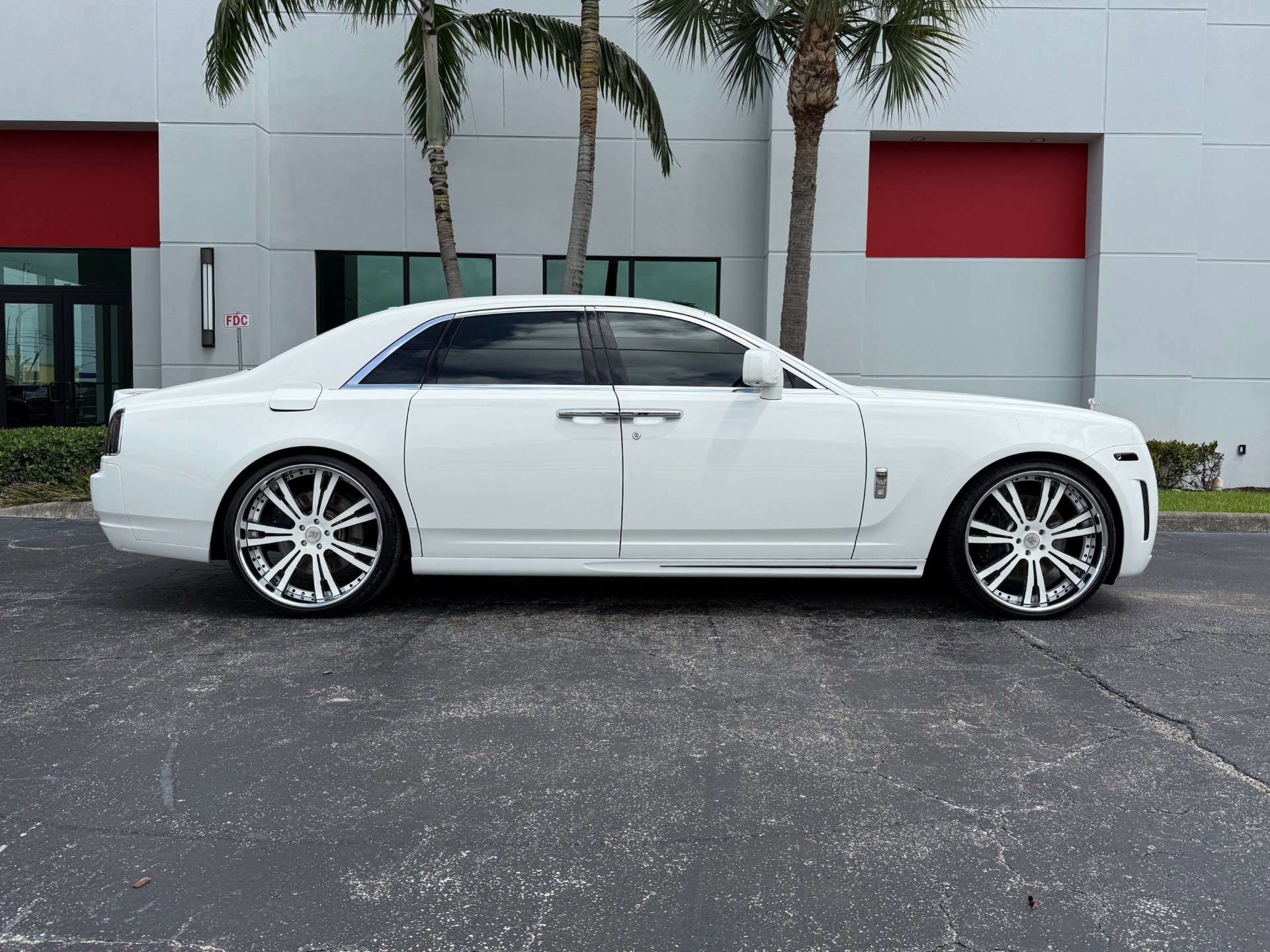 Used 2011 Rolls-Royce Ghost image 2