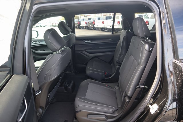 New 2025 Jeep Grand Cherokee L Laredo w/ Luxury Tech Group I image 19