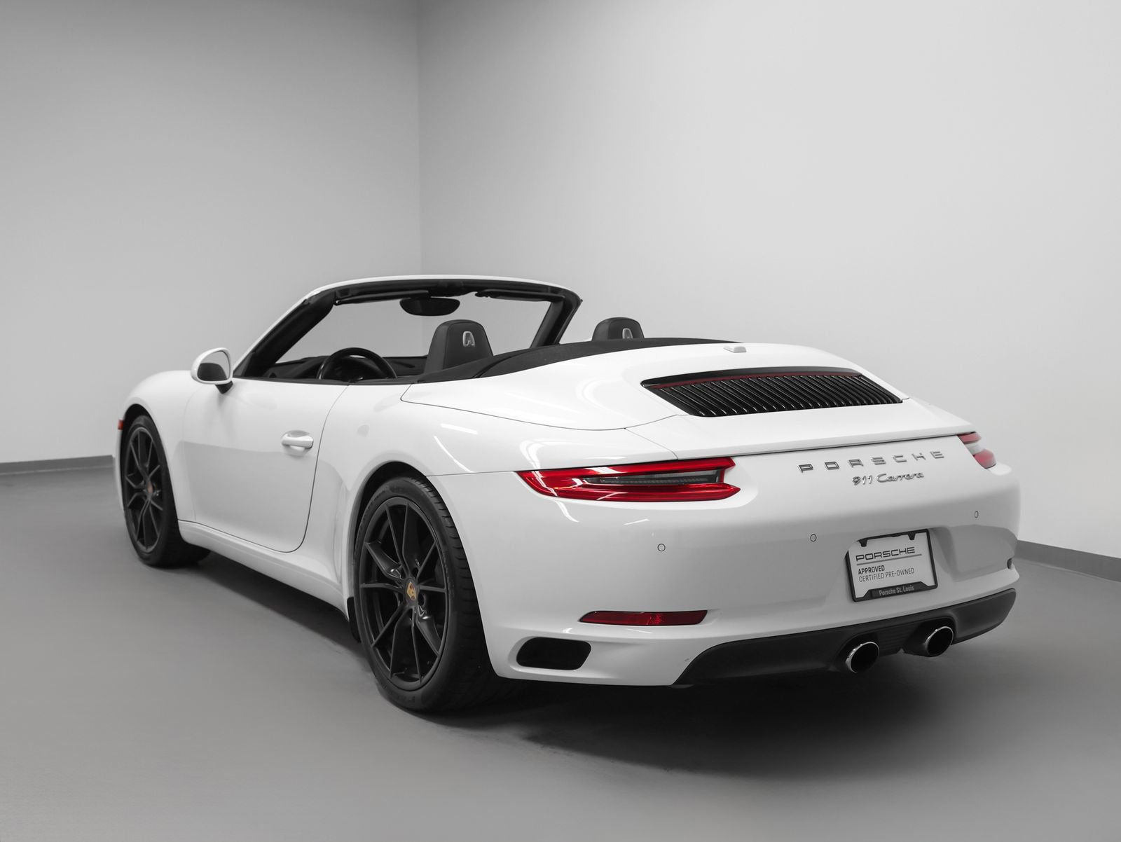 Used 2017 Porsche 911 Carrera RWD image 3