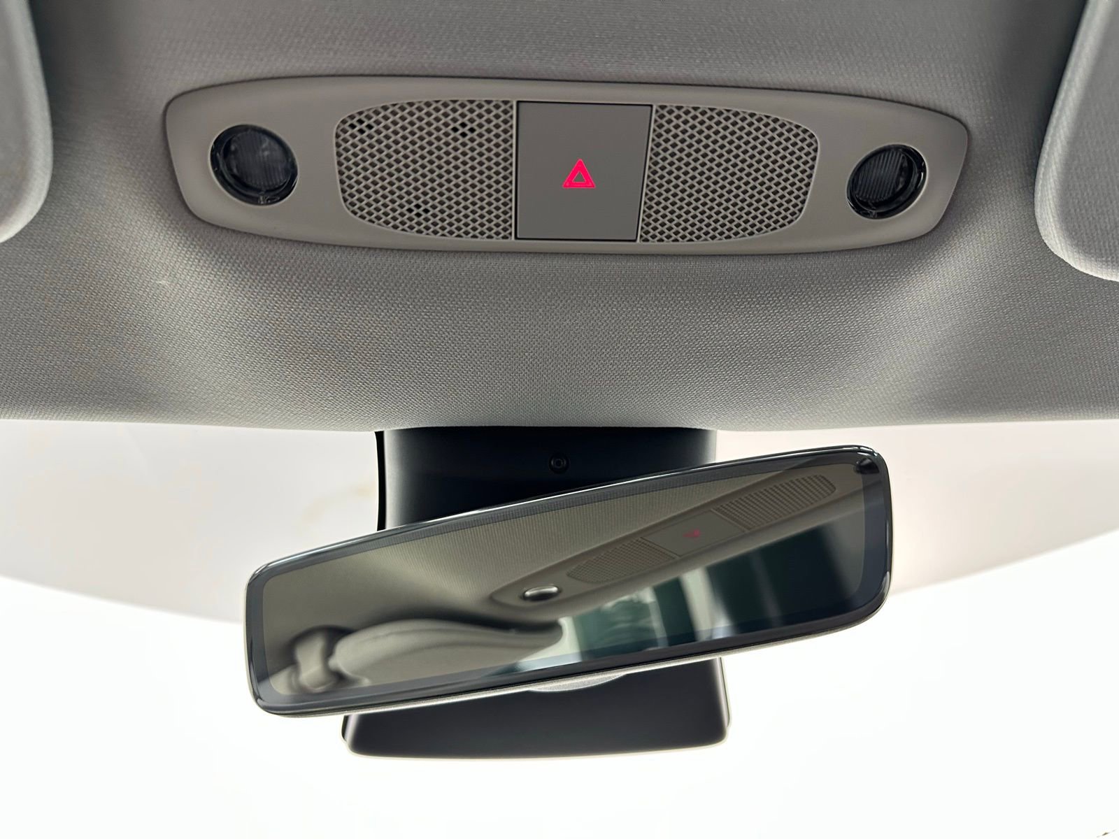 Used 2018 Tesla Model 3 Long Range image 16