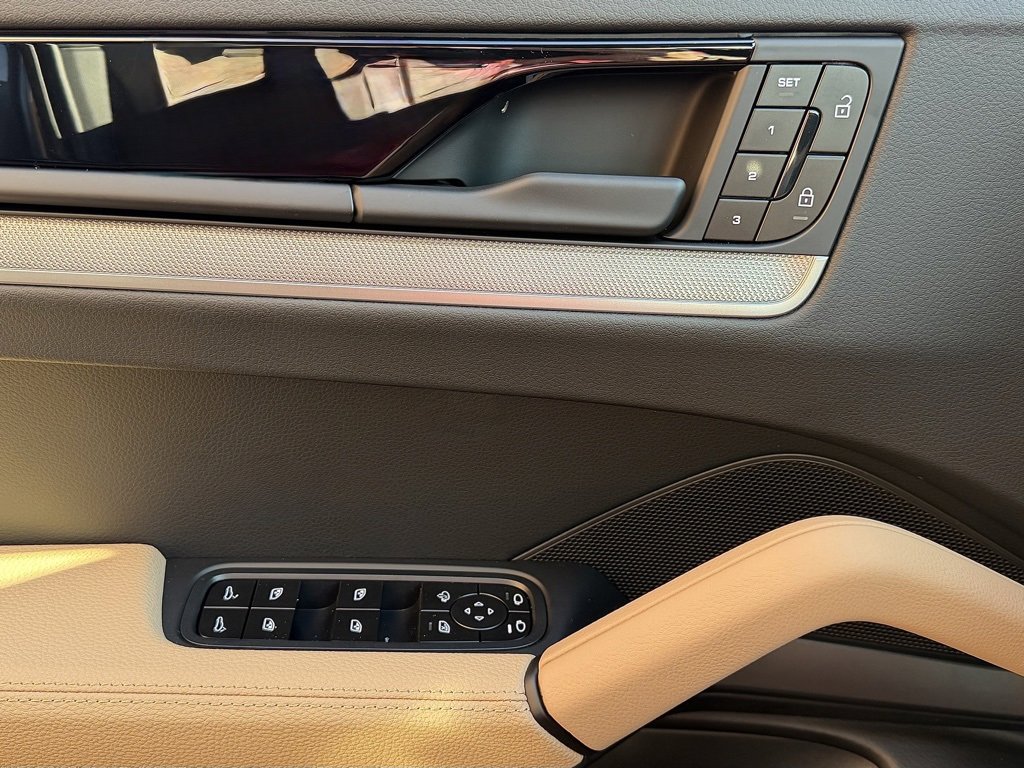 New 2026 Porsche Cayenne S image 17
