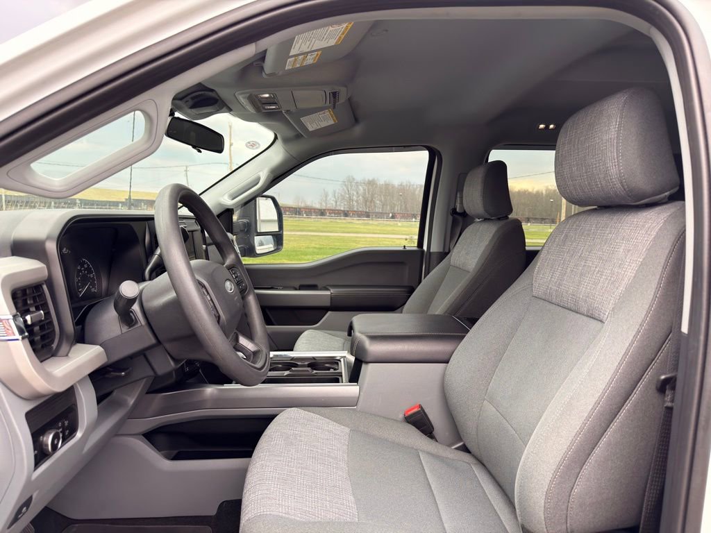 Used 2025 Ford F350 XLT image 2