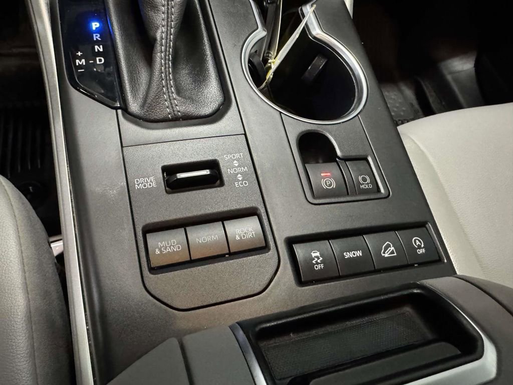 Used 2022 Toyota Highlander XLE image 26