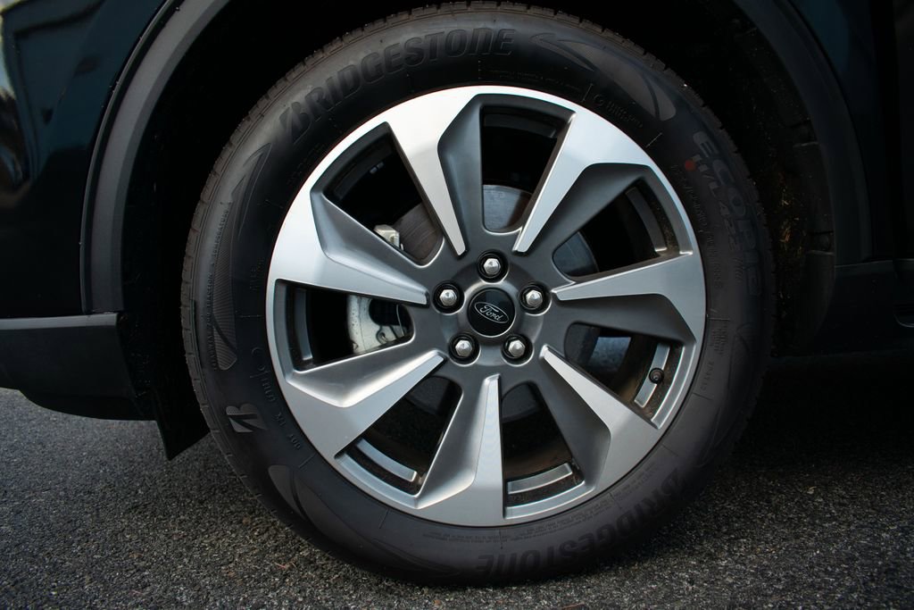 Used 2025 Ford Escape Platinum image 27