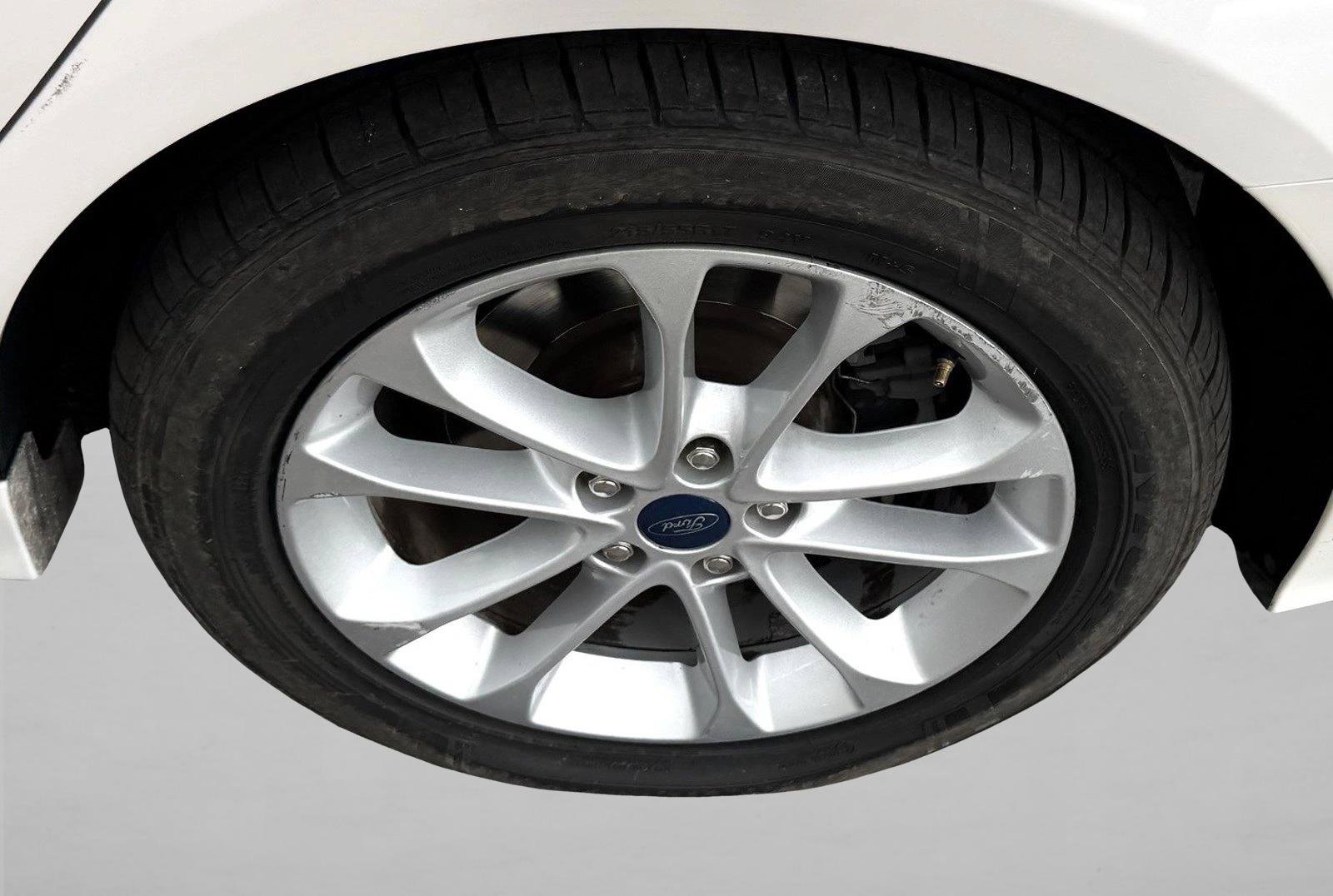 Used 2020 Ford Fusion SE FWD image 9