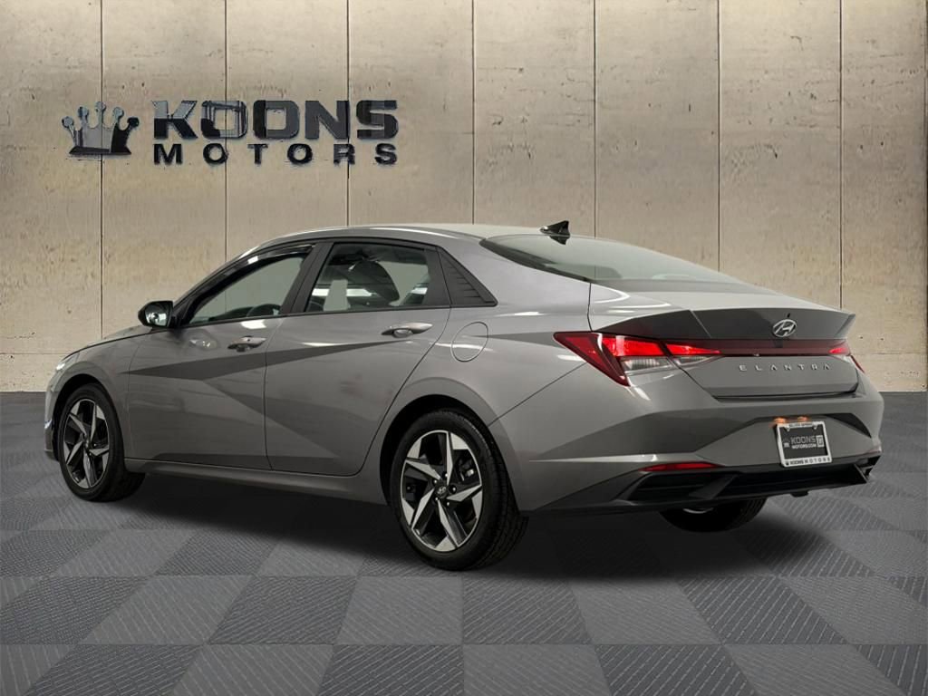 Used 2023 Hyundai Elantra SEL w/ Convenience Package FWD image 6