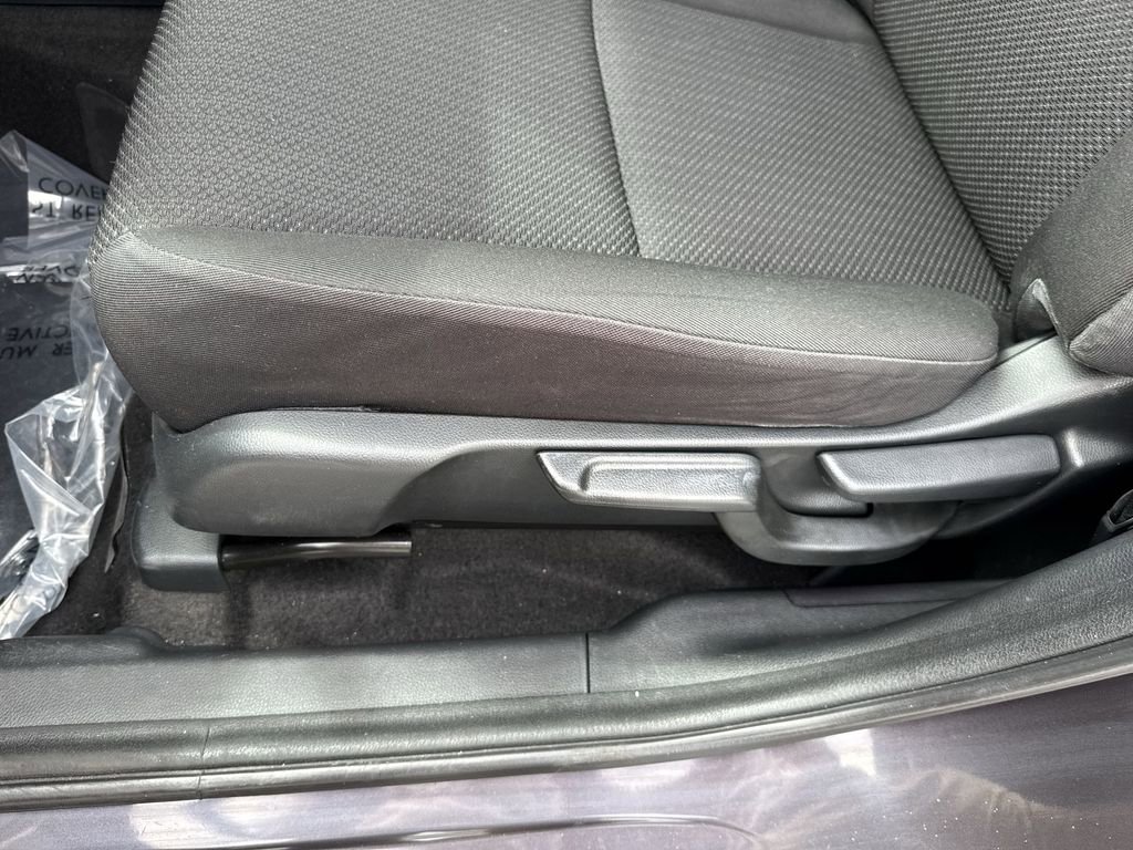 Used 2017 Honda HR-V LX image 40