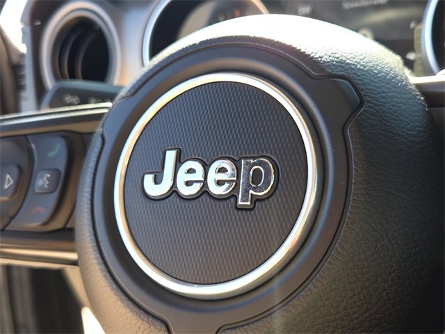 Used 2022 Jeep Gladiator Willys image 26