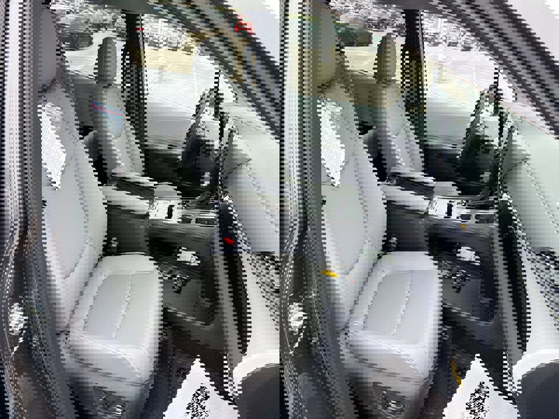 Certified 2025 Toyota Sienna XLE image 27