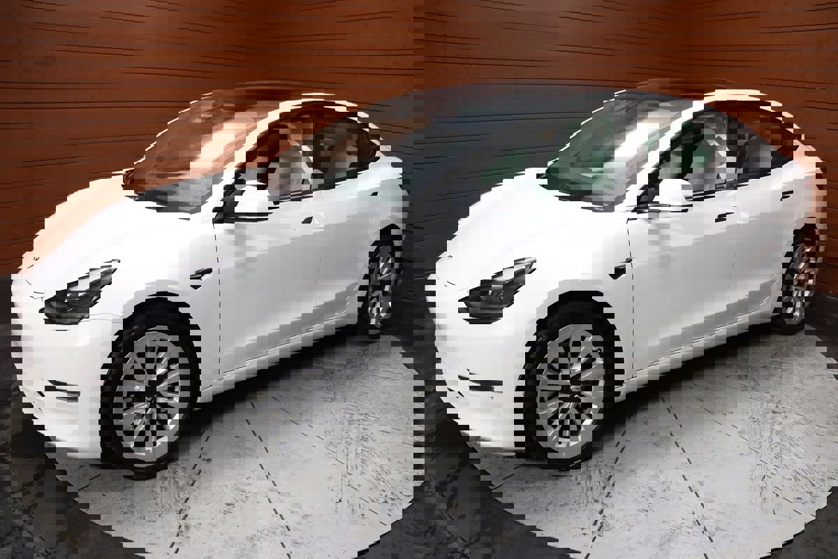 Used 2023 Tesla Model 3 Standard Range image 7