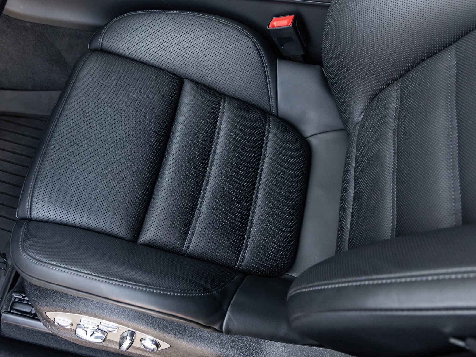 Certified 2025 Porsche Macan image 25