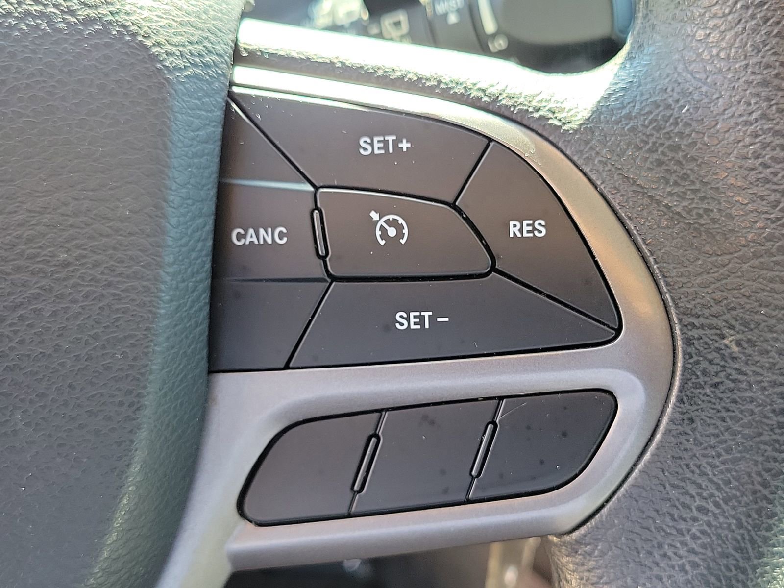 Used 2019 Jeep Cherokee Latitude w/ Popular Appearance Group FWD image 24
