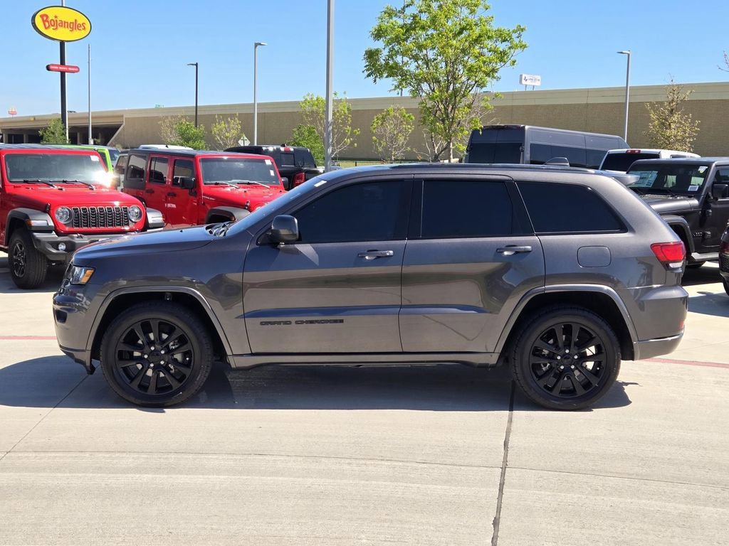 Used 2019 Jeep Grand Cherokee Altitude image 3