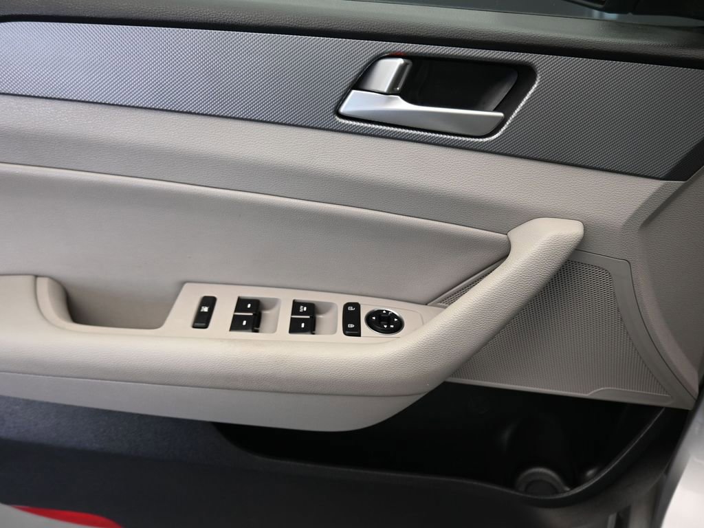 Used 2016 Hyundai Sonata SE image 10