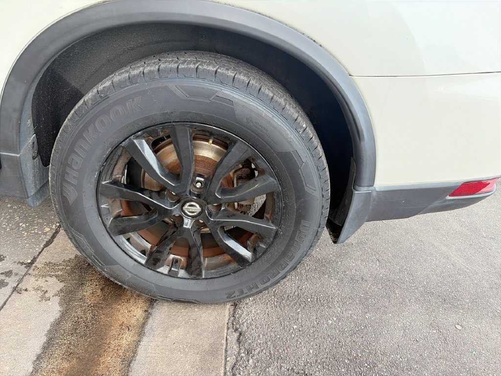 Used 2018 Nissan Rogue SV w/ Premium Package FWD image 15