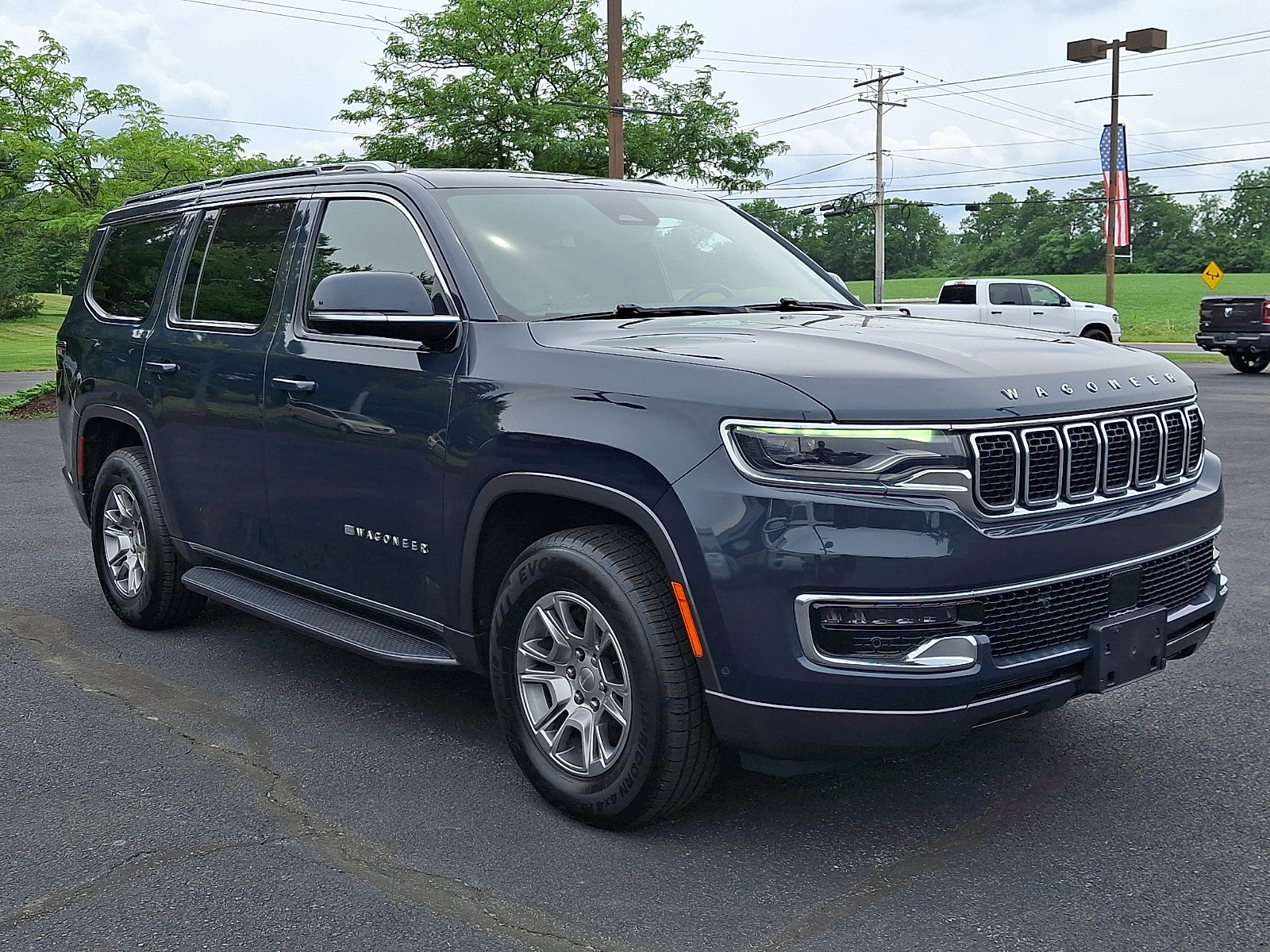 Certified 2022 Jeep Wagoneer Series I AWD/4WD image 3