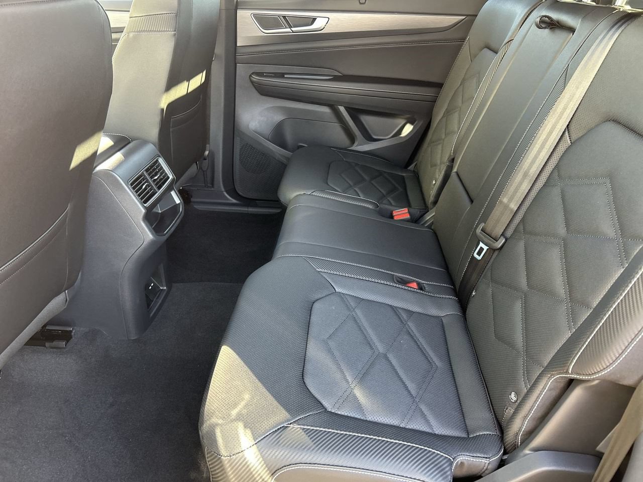 New 2026 Volkswagen Atlas Cross Sport SE FWD image 13