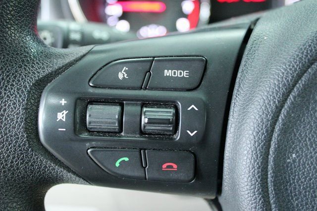 Used 2018 Kia Sedona L image 15