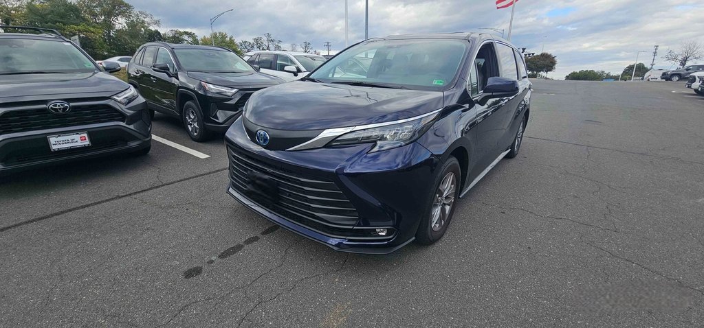 Used 2025 Toyota Sienna XLE