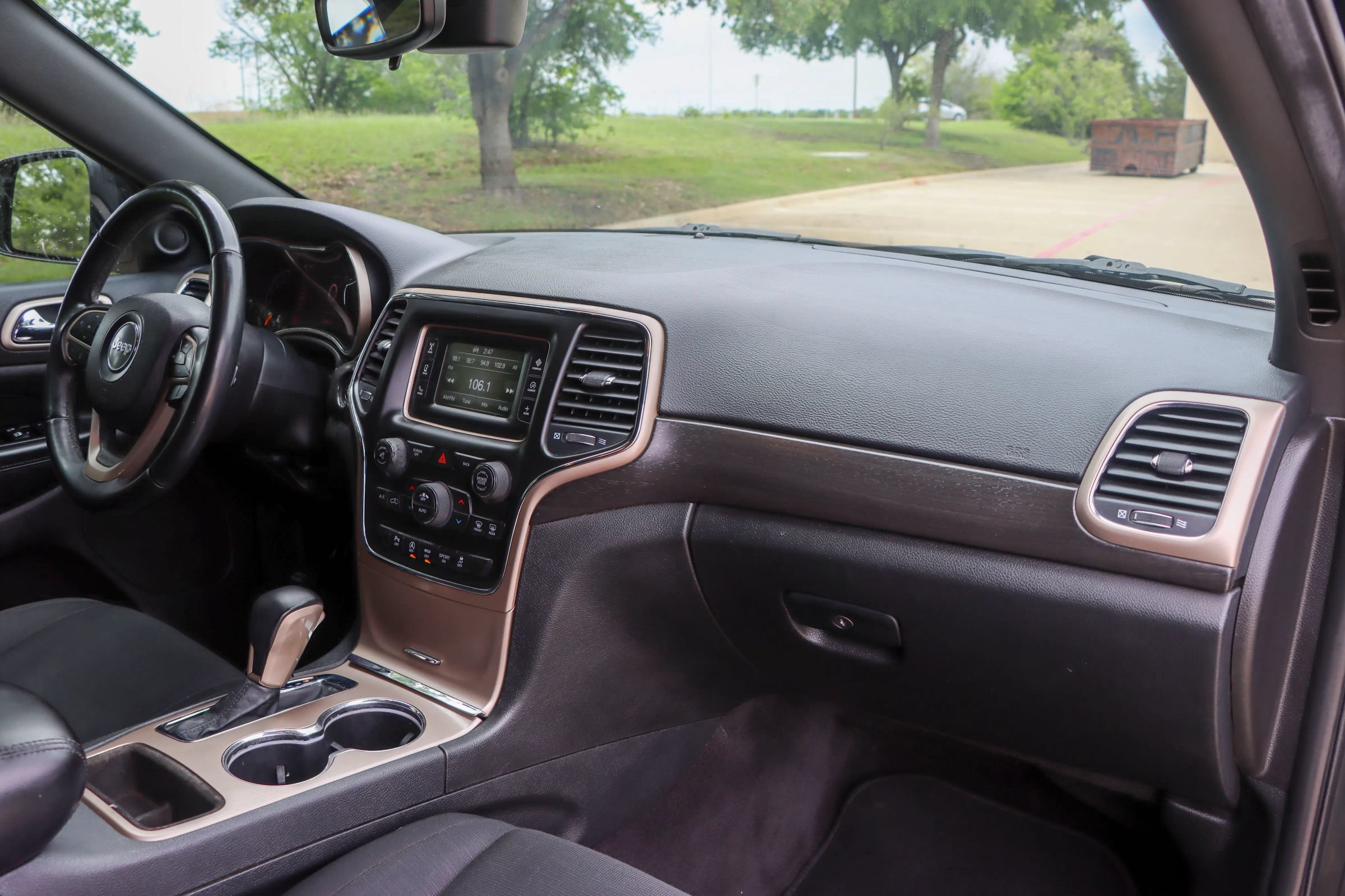Used 2017 Jeep Grand Cherokee Laredo RWD image 22