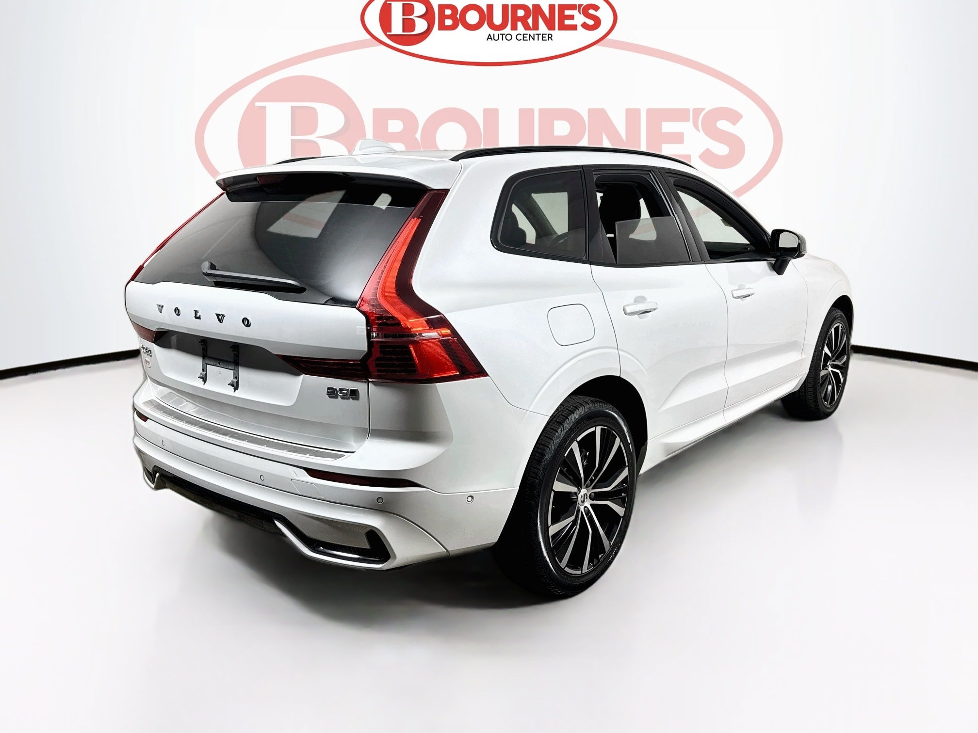 Used 2024 Volvo XC60 B5 Plus w/ Protection Package Premier AWD/4WD image 12