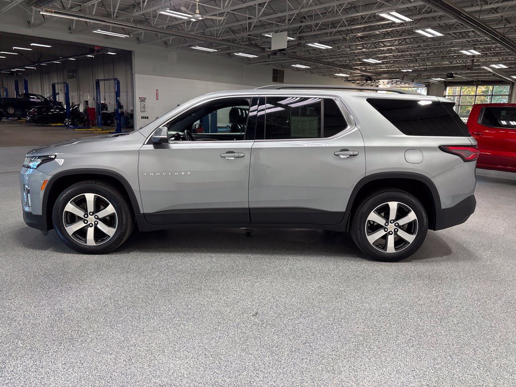 Used 2023 Chevrolet Traverse LT w/ LT Premium Package AWD/4WD image 4