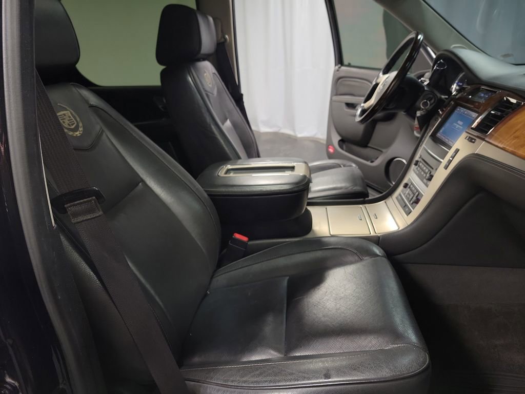 Used 2013 Cadillac Escalade ESV Platinum image 28