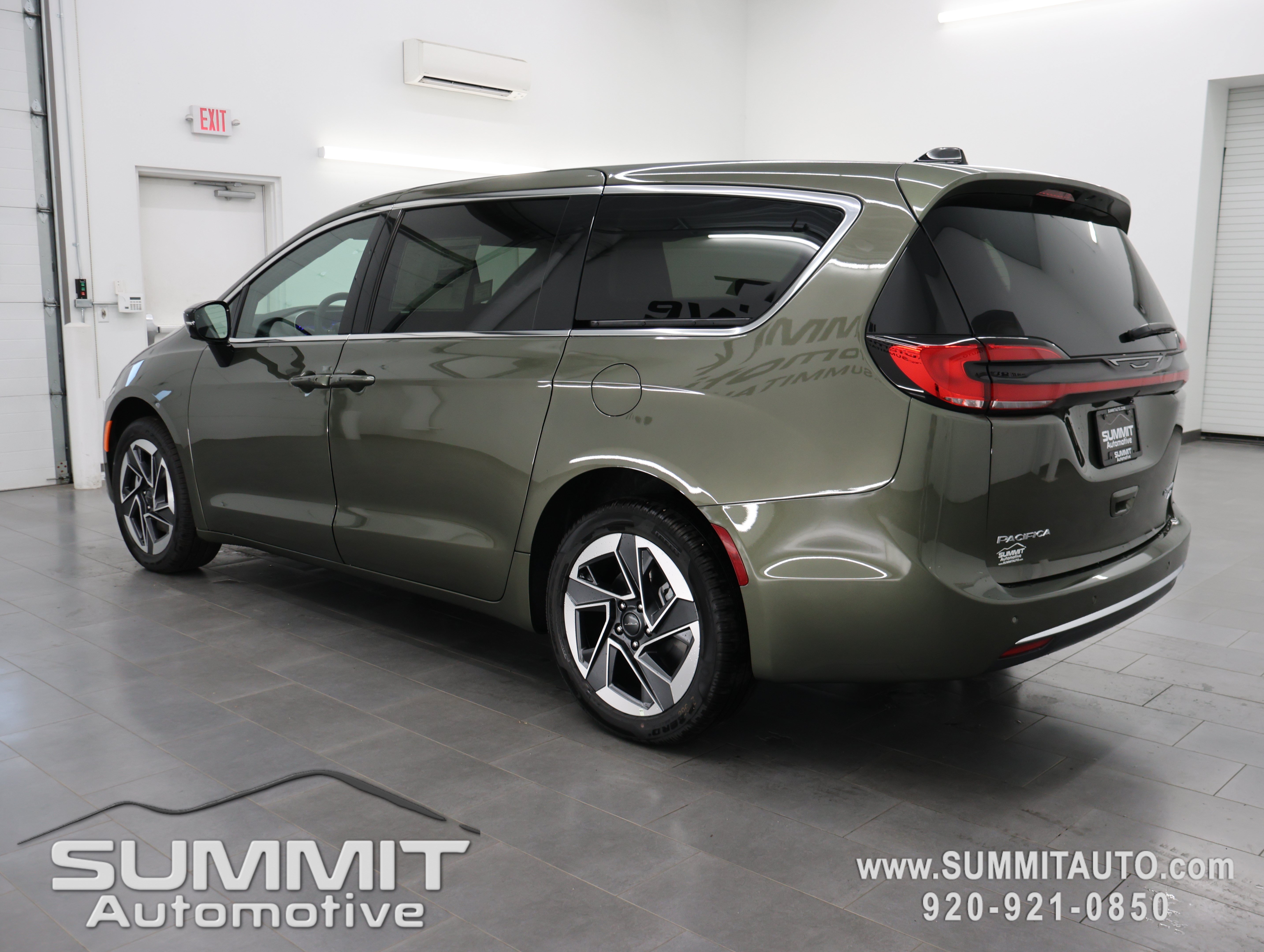 New 2027 Chrysler Pacifica Limited AWD/4WD image 6