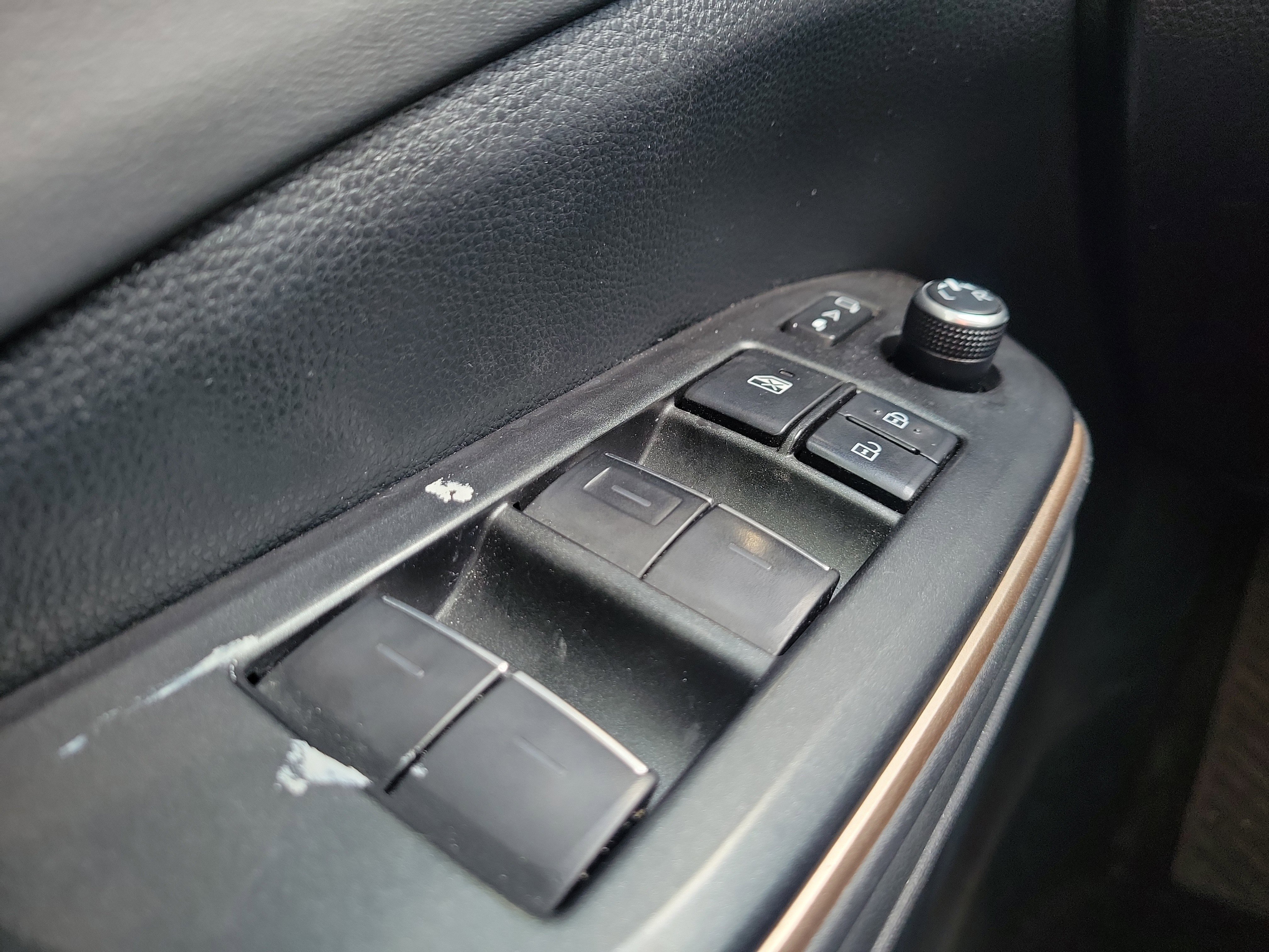 Used 2023 Toyota Crown Limited image 17