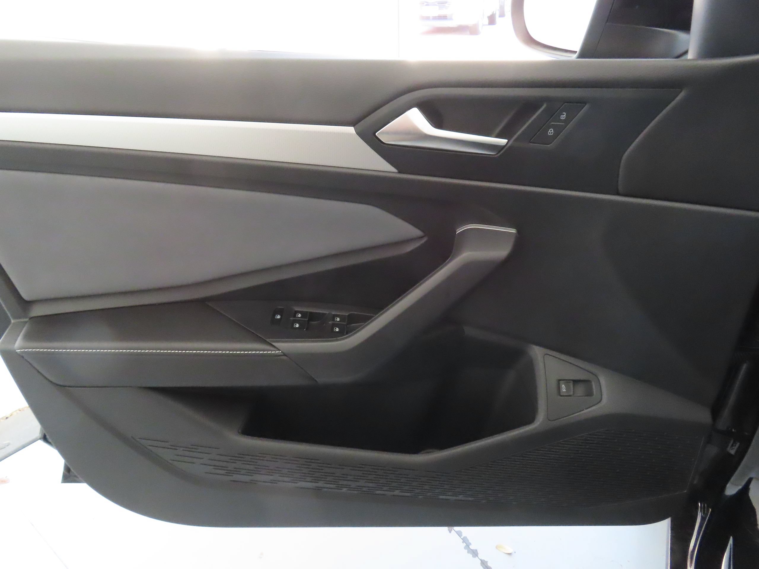 New 2026 Volkswagen Jetta SE FWD image 10